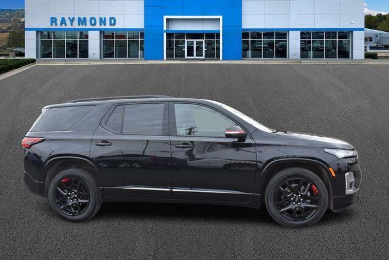 Used 2023 Chevrolet Traverse PremierImage 2