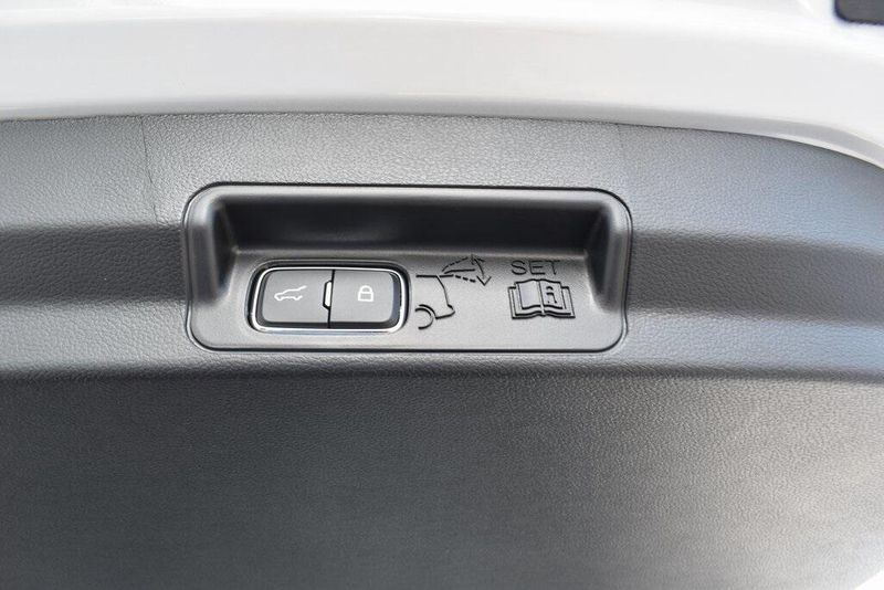 New 2025 Ford Explorer ActiveImage 6