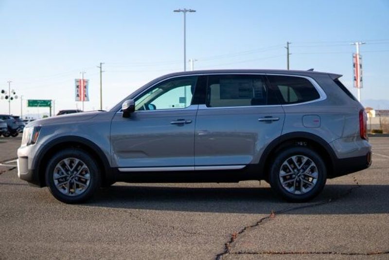 2025 Kia Telluride LXImage 4
