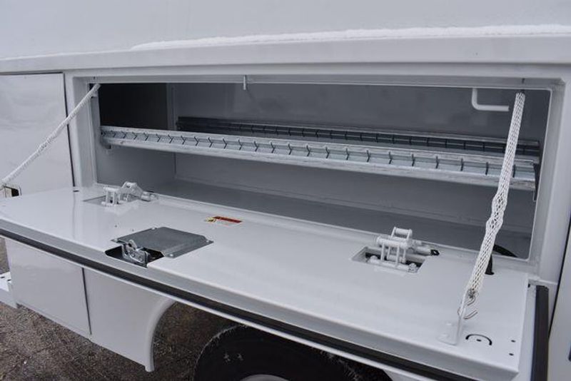 New 2025 Chevrolet Express 3500 Work VanImage 16
