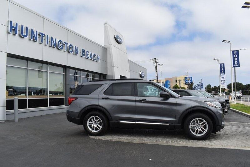 New 2025 Ford Explorer ActiveImage 3
