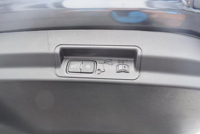 New 2025 Ford Explorer ActiveImage 6