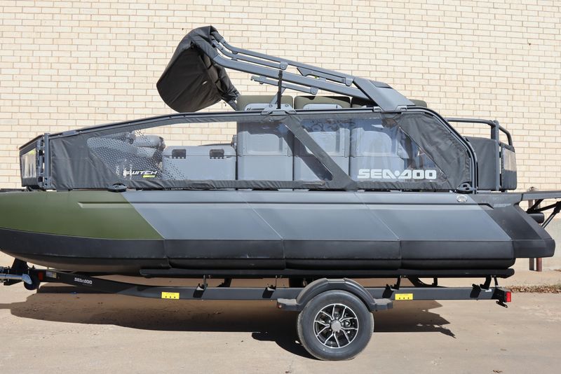 2025 SEADOO SWITCH FISH 18 230HP PAINTED TRAILER WILDERNESS GREEN 