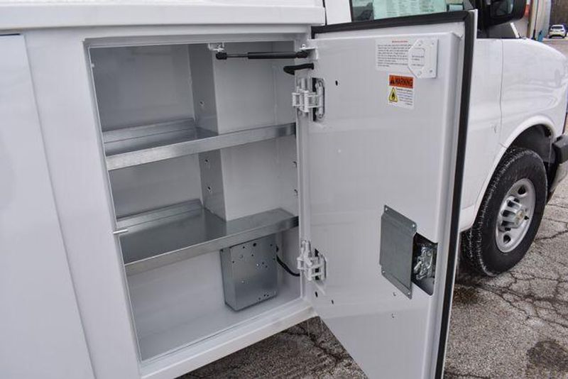 New 2025 Chevrolet Express 3500 Work VanImage 14