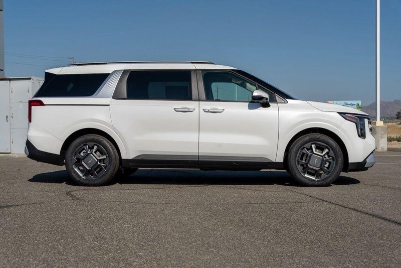 New 2026 Kia Carnival Hybrid EXImage 8