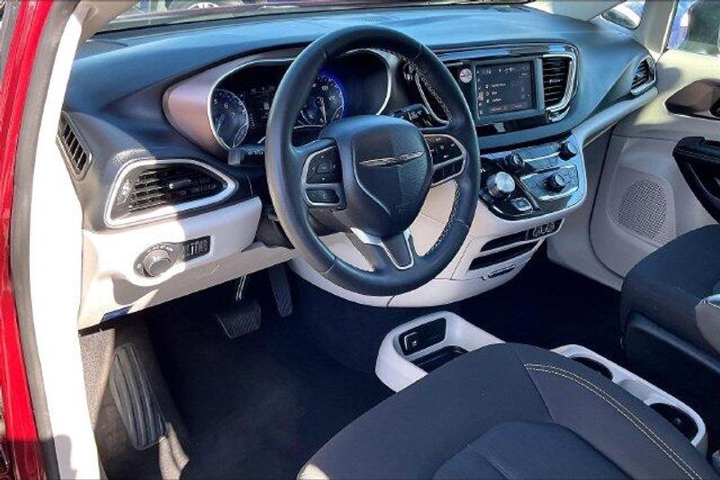 Used 2023 Chrysler Voyager LXImage 14