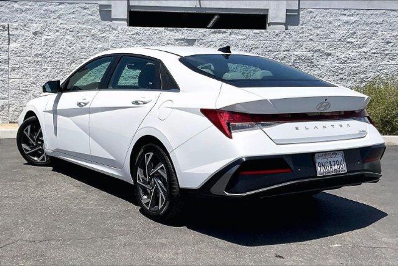 Used 2024 Hyundai Elantra LimitedImage 10