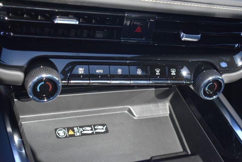 New 2026 Chevrolet Suburban PremierImage 38