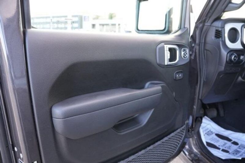 Used 2025 Jeep Wrangler Sport SImage 11