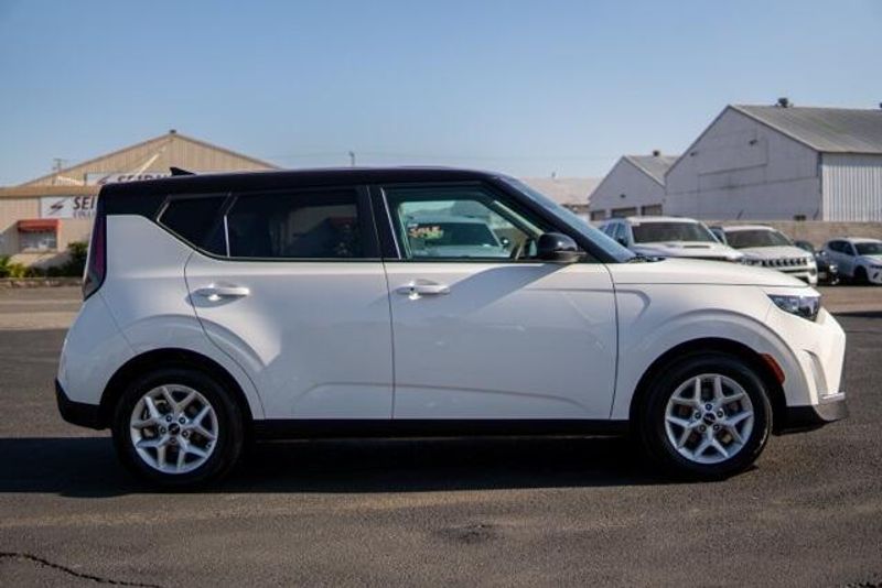 2023 Kia Soul SImage 8