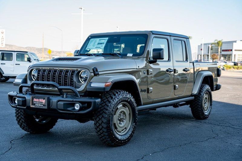 New 2026 Jeep Gladiator Image 3