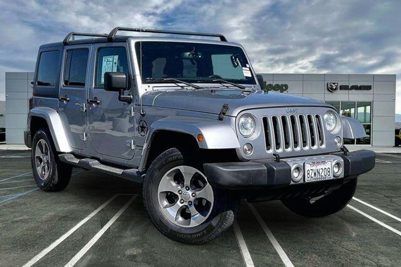 Used 2018 Jeep Wrangler JK Unlimited SaharaImage 12