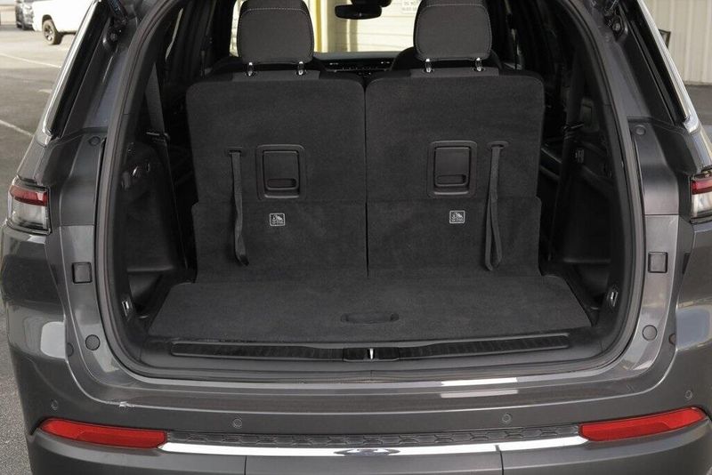 2024 Jeep Grand Cherokee L LaredoImage 33