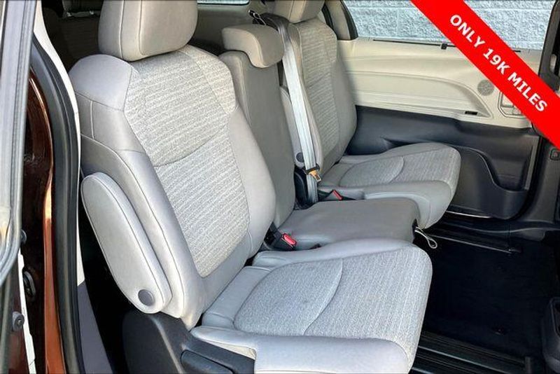Used 2022 Toyota Sienna LEImage 26