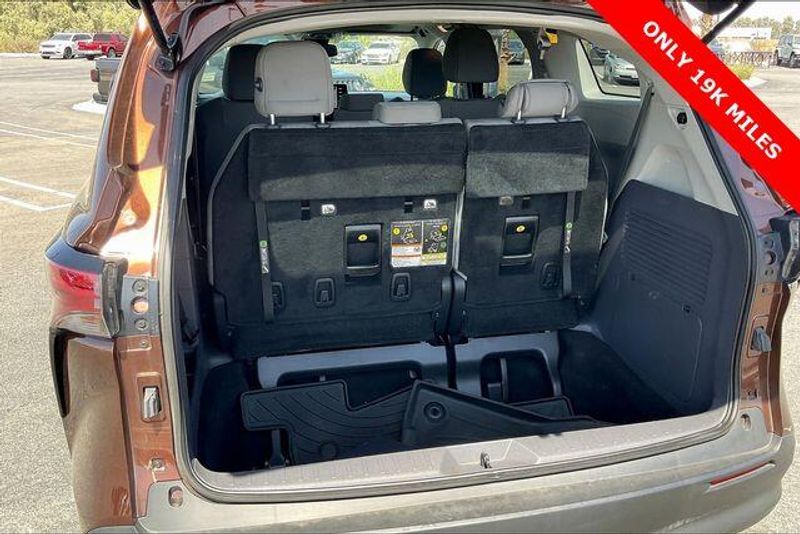 Used 2022 Toyota Sienna LEImage 34