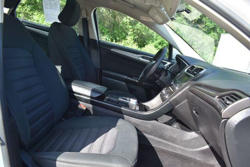 Used 2017 Ford Fusion SEImage 13