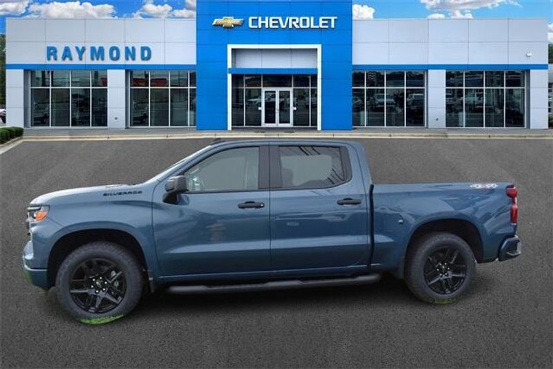 2024 Chevrolet Silverado 1500 CustomImage 8