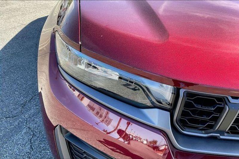 New 2026 Jeep Grand Cherokee Limited 4x2Image 11