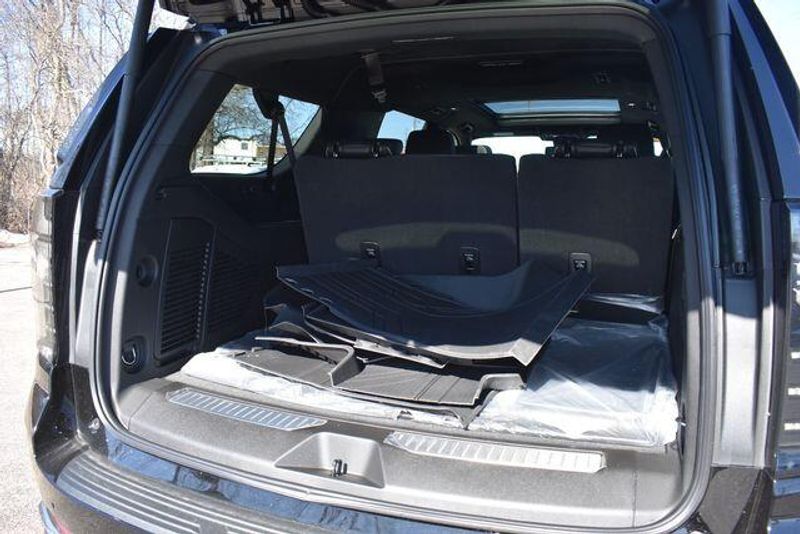 New 2026 Chevrolet Suburban PremierImage 23