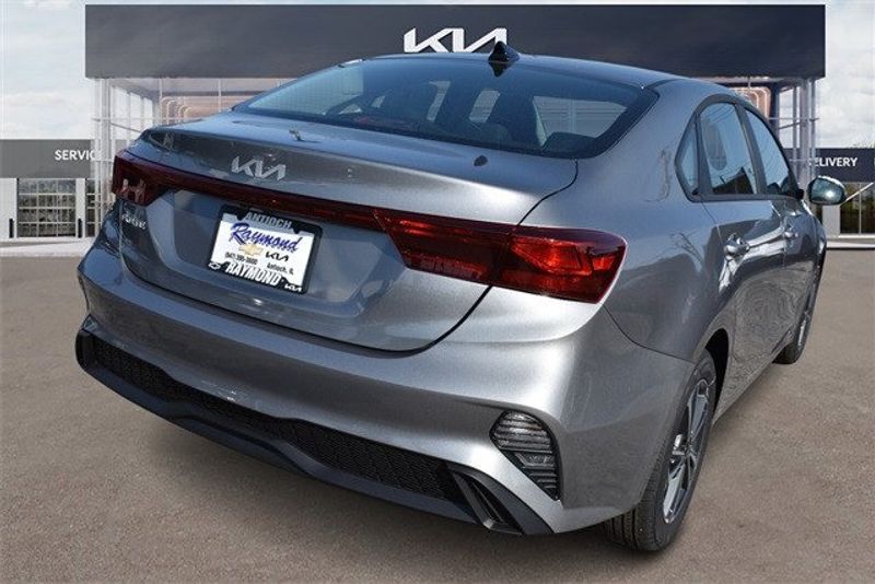 2024 Kia Forte LXSImage 3