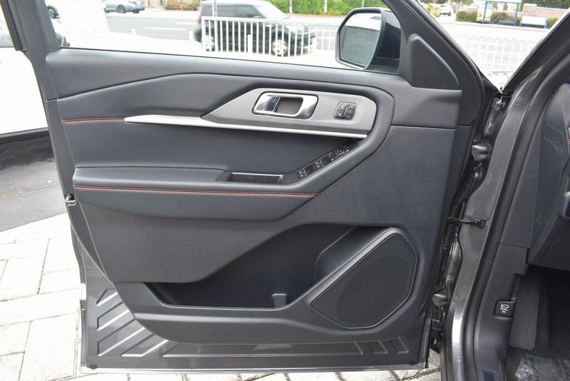 New 2025 Ford Explorer STImage 15