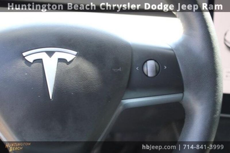 2021 Tesla Model Y Long RangeImage 14