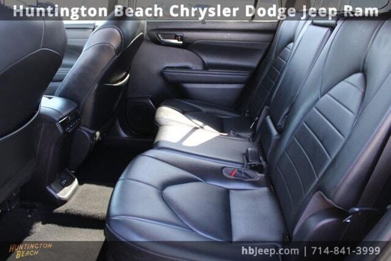 2021 Toyota Highlander Hybrid XLEImage 37