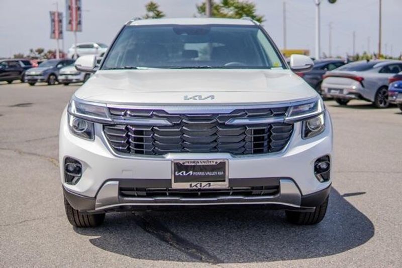 New 2025 Kia Seltos LXImage 2