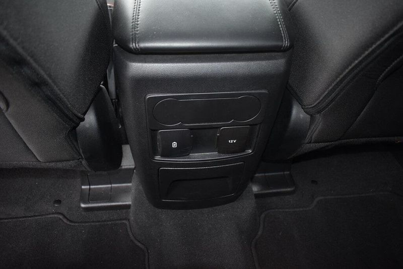 Used 2022 Ford Explorer XLTImage 11