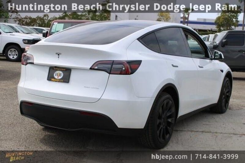 2023 Tesla Model Y Long RangeImage 4