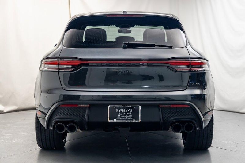 2024 Porsche Macan BaseImage 4