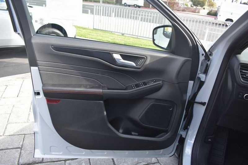 New 2025 Ford Escape ST-LineImage 14