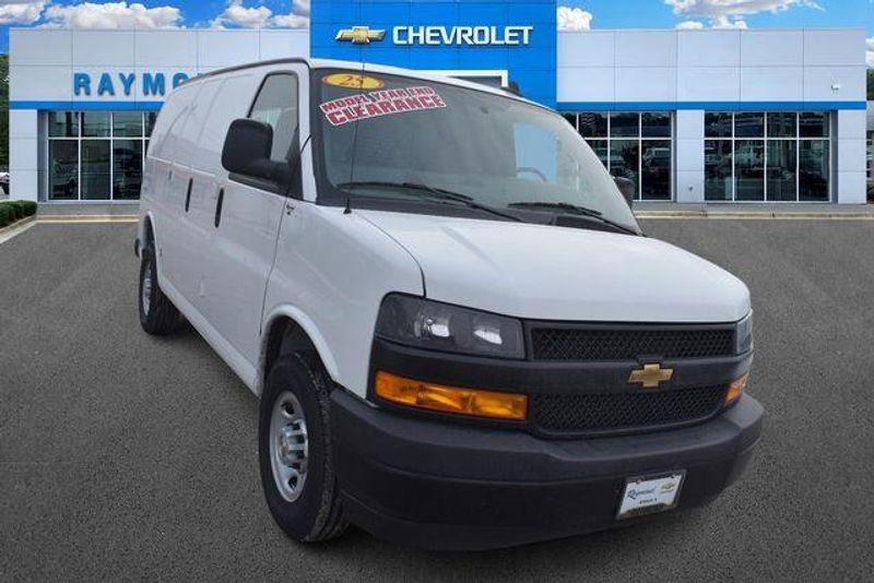 New 2025 Chevrolet Express 2500 Work VanImage 10