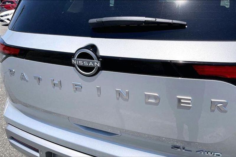 Used 2025 Nissan Pathfinder SLImage 31