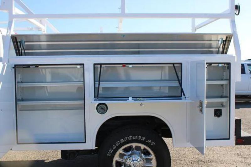 2024 RAM 2500 Tradesman Regular Cab Harbor BodyImage 7
