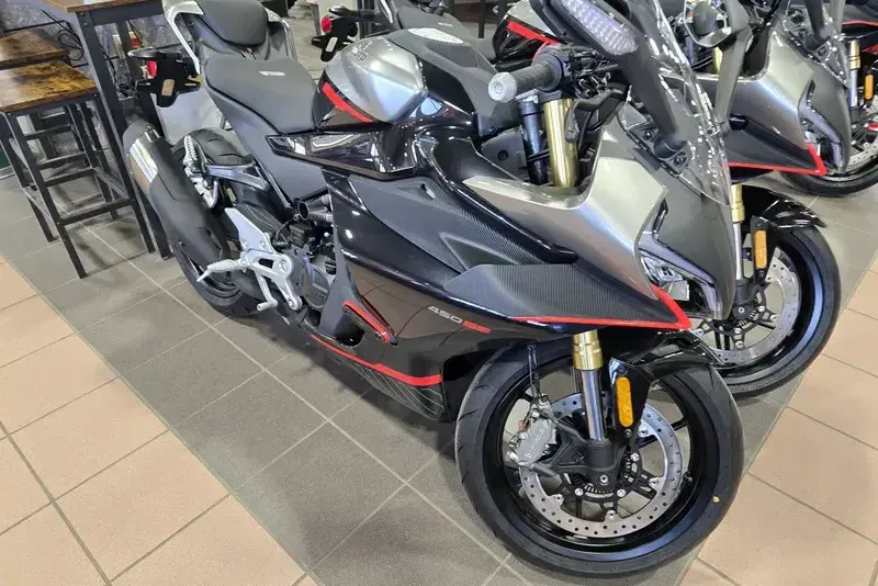 2025 CFMOTO 450SS ZIRCON BLACK 