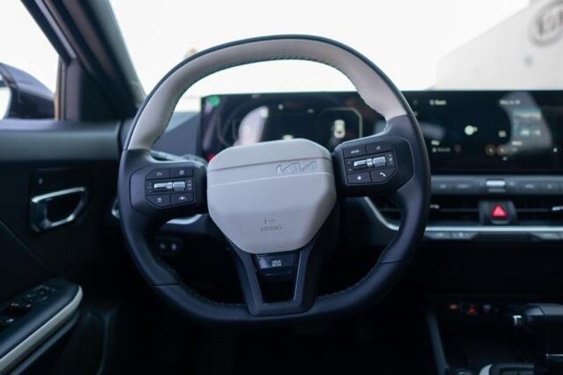 New 2025 Kia K4 GT-LineImage 18