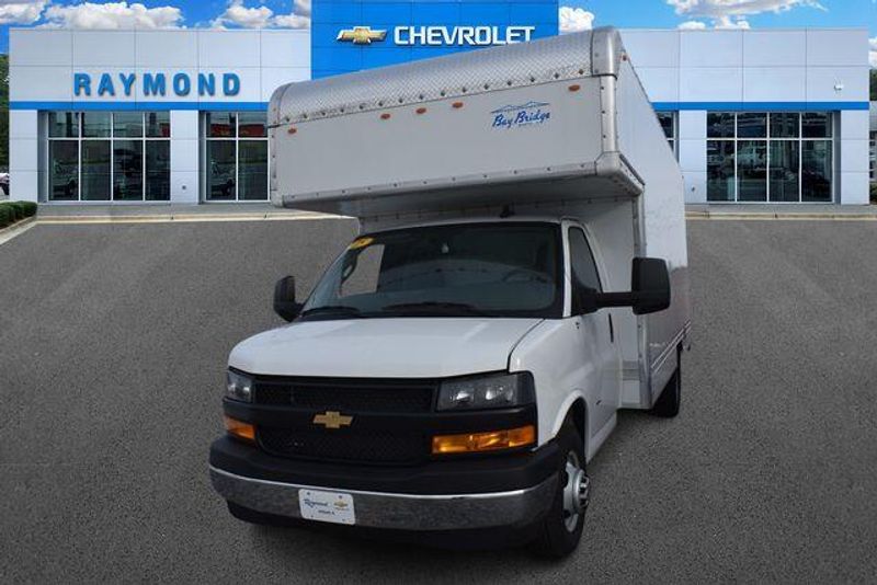 New 2025 Chevrolet Express 3500 Work VanImage 8