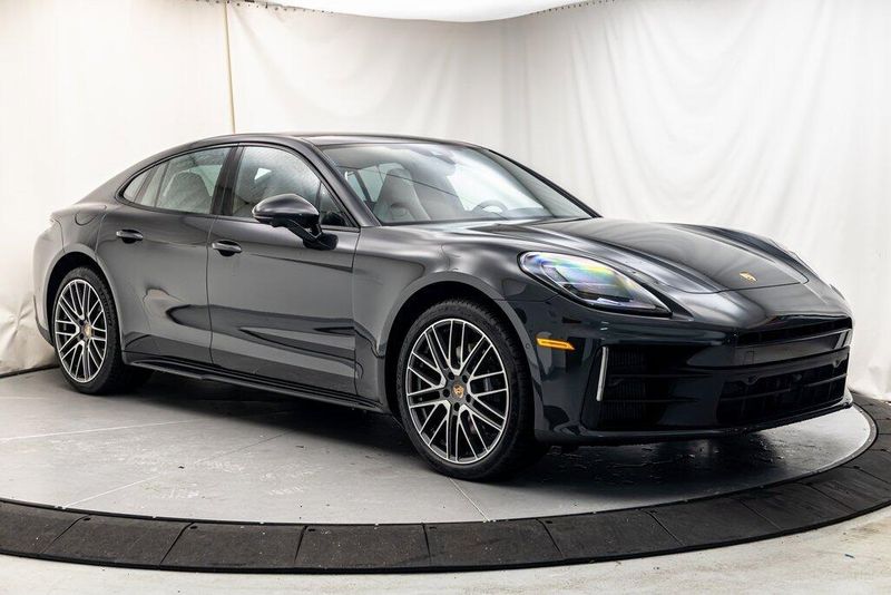 2025 Porsche Panamera 4Image 7