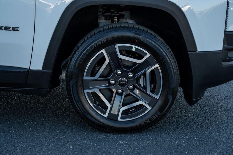 New 2026 Jeep Cherokee LimitedImage 9