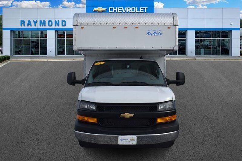 New 2025 Chevrolet Express 3500 Work VanImage 9