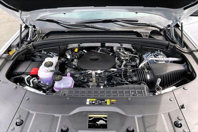 New 2026 Jeep Grand Cherokee L Limited 4x4Image 9