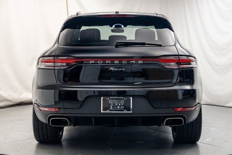 2021 Porsche Macan BaseImage 4