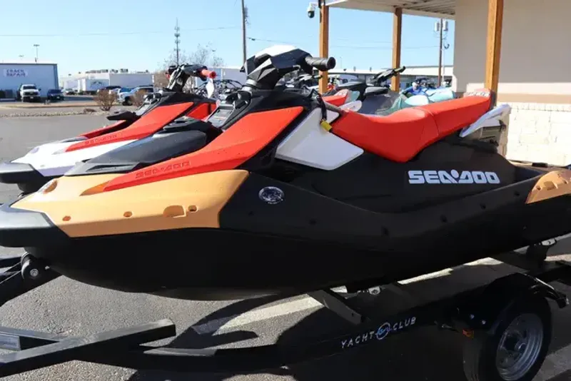 2025 SEADOO SPARK FOR 2 CONVENIENCE PACKAGE WITH SOUND SYSTEM SUNRISE ORANGE AND DRAGON RED 