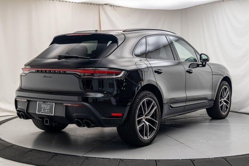 2024 Porsche Macan BaseImage 5