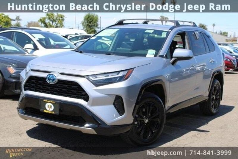 2022 Toyota RAV4 Hybrid SEImage 9