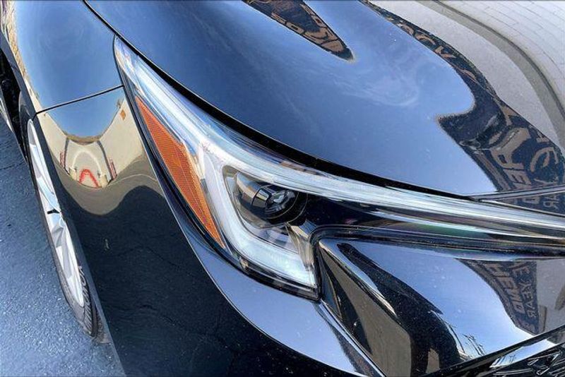 Used 2025 Toyota Corolla Hatchback SEImage 27