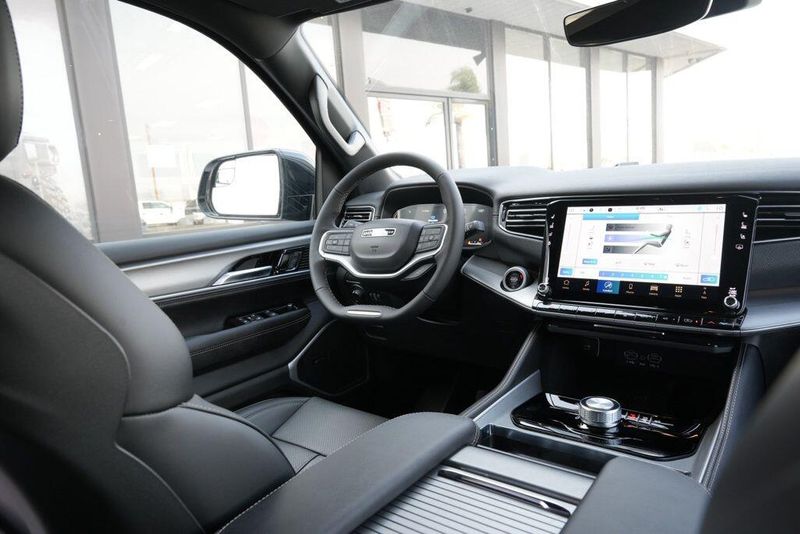 2026 Jeep Grand Wagoneer Image 18