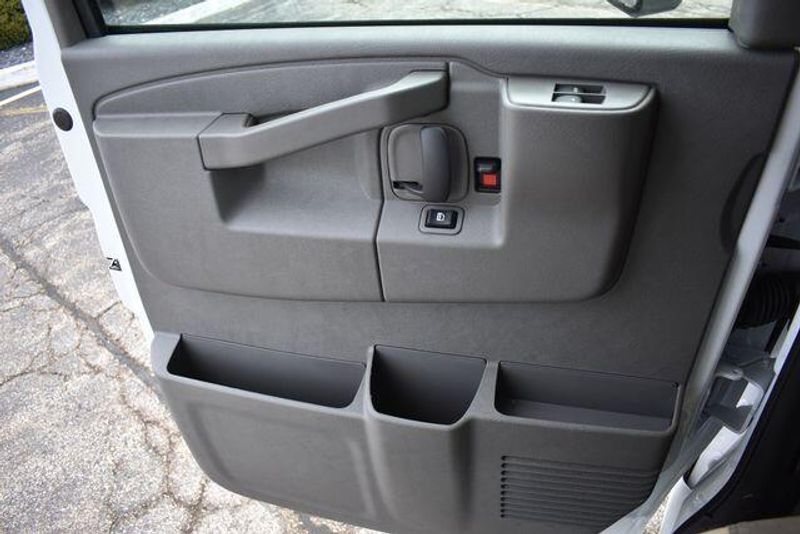 New 2025 Chevrolet Express 3500 Work VanImage 30