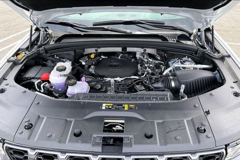 New 2026 Jeep Grand Cherokee Limited 4x2Image 9